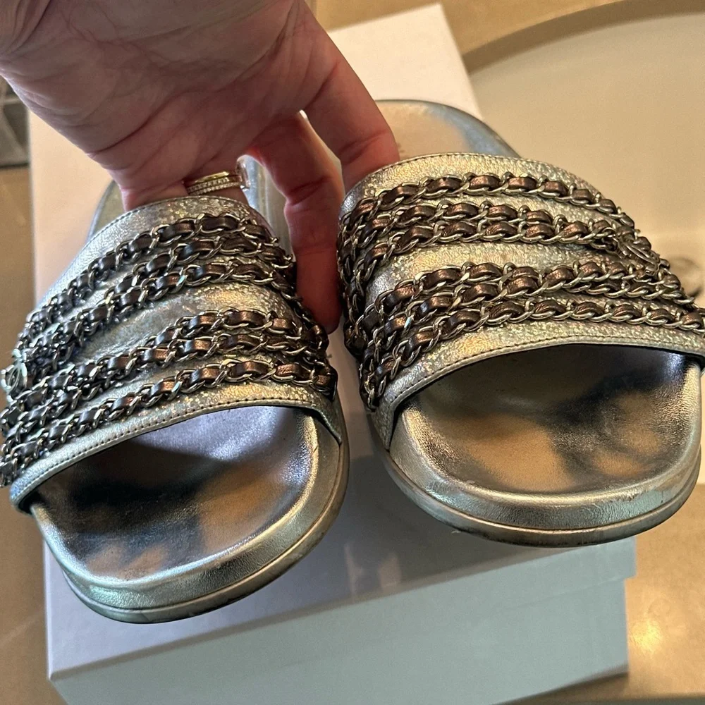 Chanel Chanel Metallic Silver Leather CC Chain Embellished Flat Slides Size 41